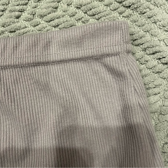 PrettyLittleThing Highwaisted Skirt - Picture 2 of 4